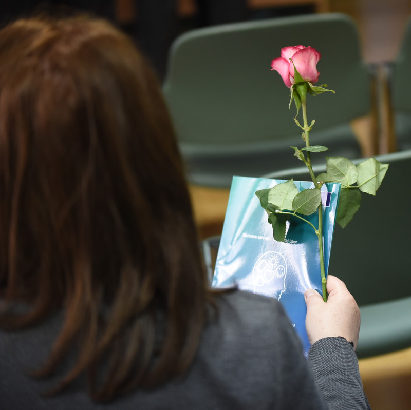 Cvijeće za kolegice na Dan žena / Flowers for female colleagues on the occasion of Women's Day
